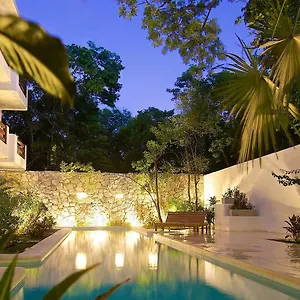 Livetulum 3*, Tulum Pueblo Mexico